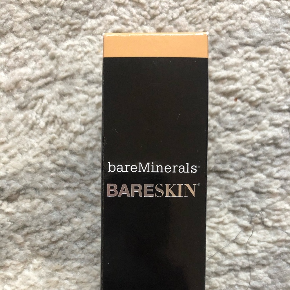 bareMinerals-bareSkin Brightening Serum Foundation